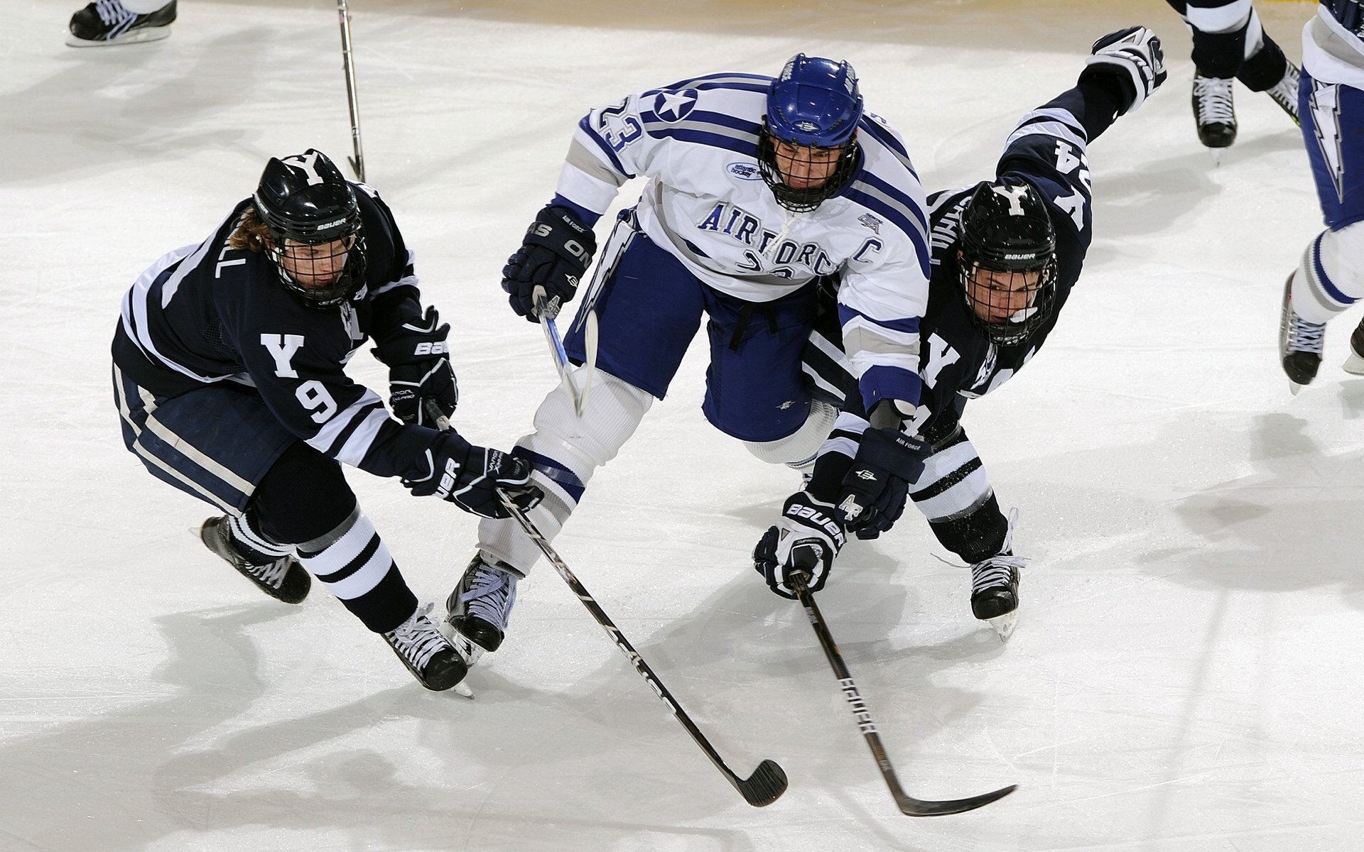 开云在线入口-前场球员跑动轨迹是否直接影响中场组织视角，前场球员跑动轨迹是否直接影响中场组织视角